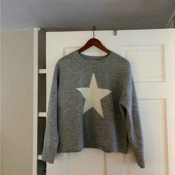 Mia & Tess Sweaters - Elegant Gray Star Sweater